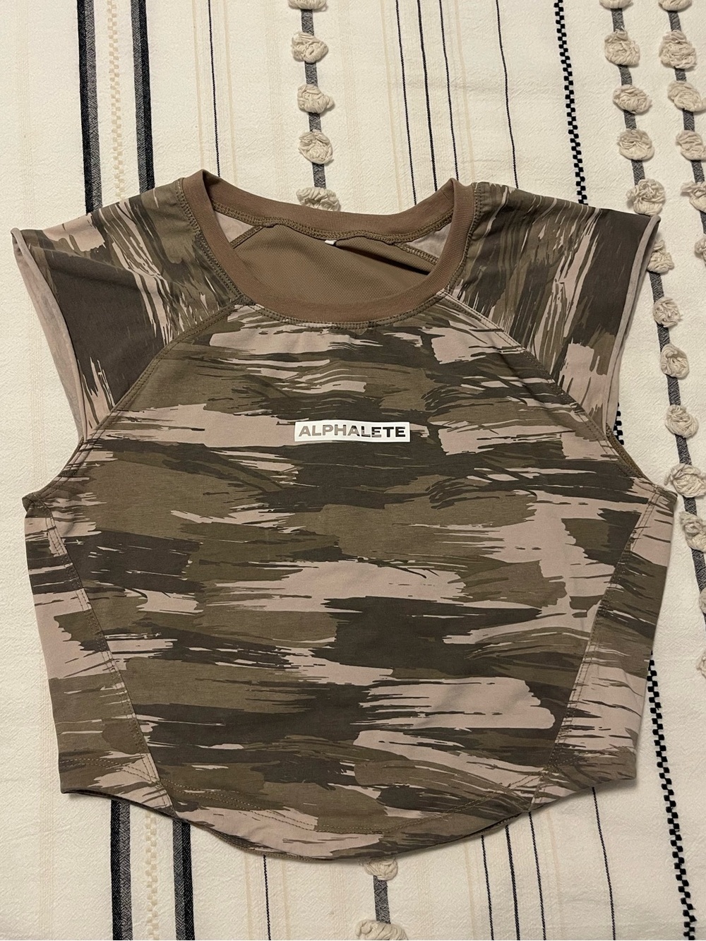 Alphalete Camo Cropped mesh back top - Picture 4 of 6